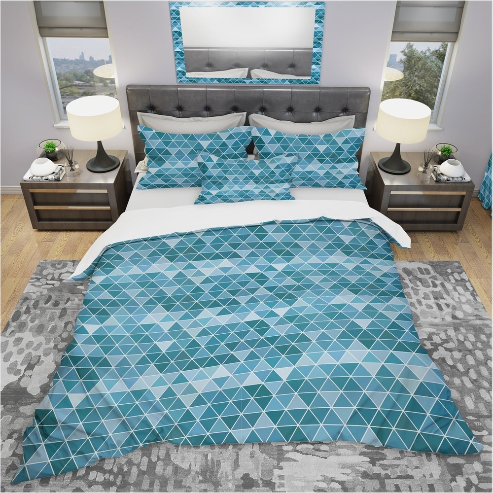 Designart 'Triangular Geometry in Shades of Blue' Modern &