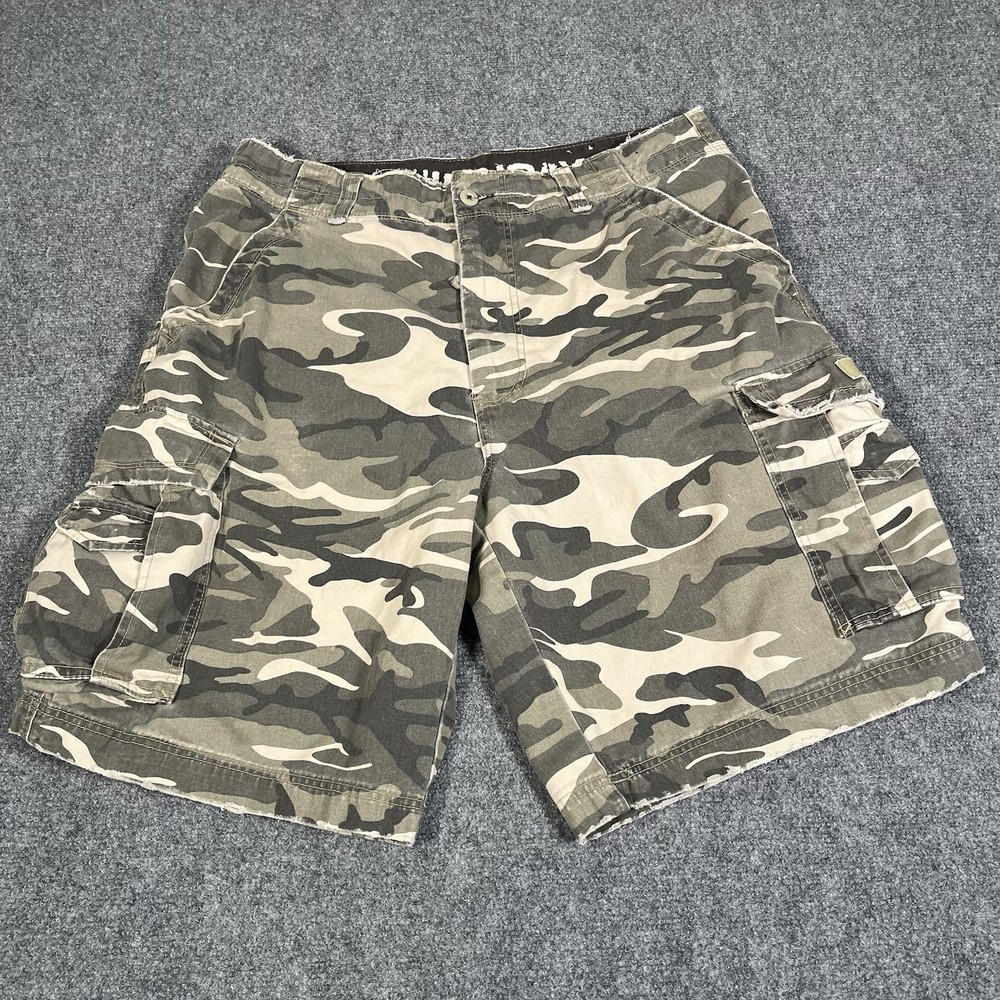 Vintage Camo Shorts Men’s Size 38 Y2K Cargo Utility Skater Distressed Baggy