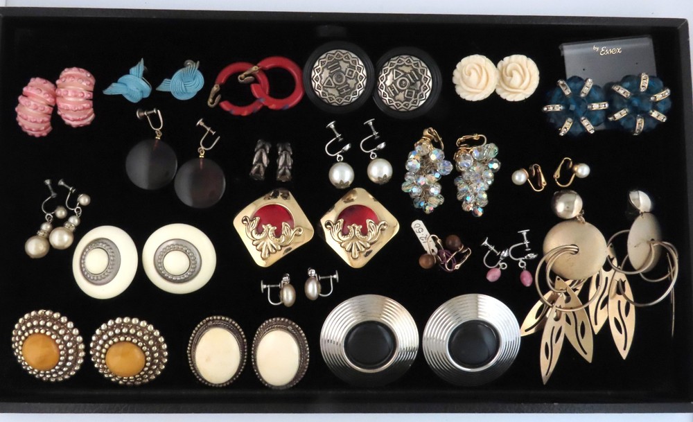1930-60s -LOT of 21 PAIRS VINTAGE CLIP-ON & SCREW BACK STATEMENT EARRINGS Essex