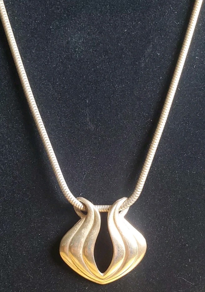Vintage Sarah Coventry Snake Chain Pendant Necklace Gold Tone 17