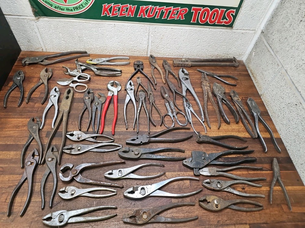 K208- Lot of vintage pliers and similar type tools