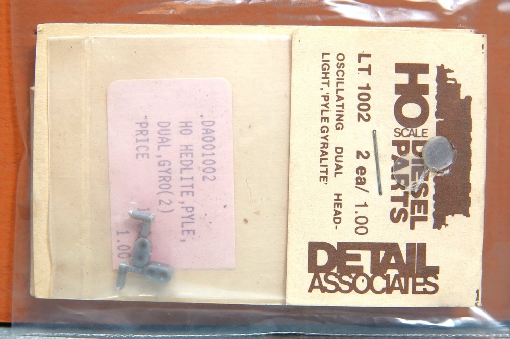DETAIL ASSOCIATES HO SCALE OSCILLATING DUAL HEADLIGHT 'PYLE GYRALITE' # LT 1002