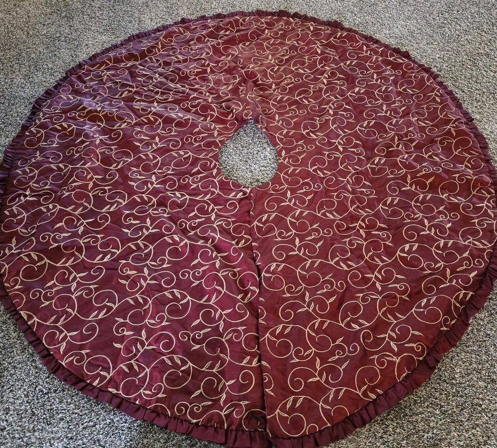 Rodeo Home Red W/ Gold Stitching Round Christmas Tree Skirt Holiday Decoration