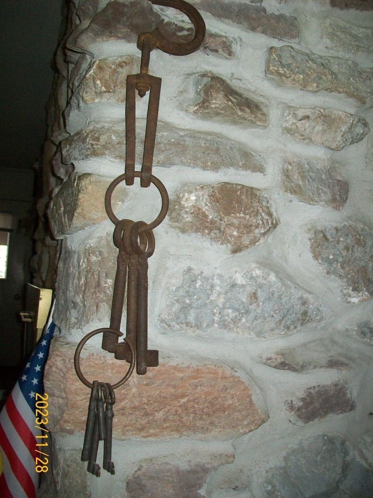KEYS 17th-18th C .PRISON-JAIl,CASTLE,CHURCH  HANDFORGED 25