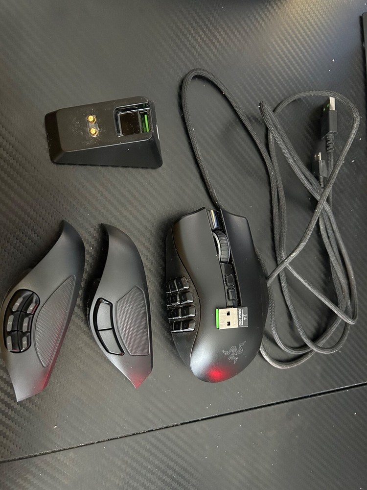 razer naga pro wireless gaming mouse w/ charging dock