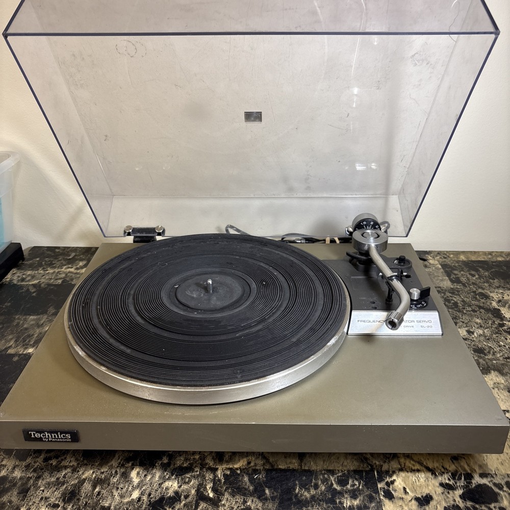 TECHNICS SL20 Turntable with Audio Technica Cartridge For Parts or Repair