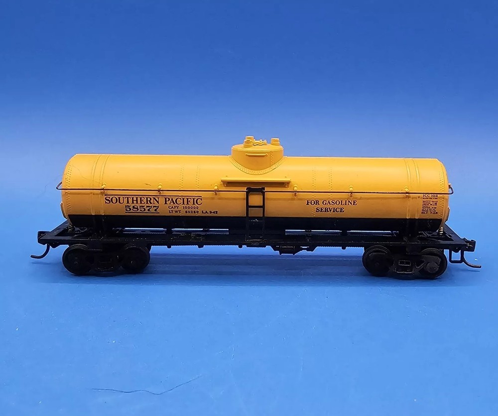 Athearn Ho Scale - Single Dome Tank Car Southern Pacific 58577