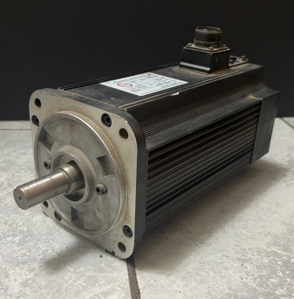 YASKAWA AC SERVO MOTOR USAGED-09A22K 7.6A UTOPH-81AWF (see description)