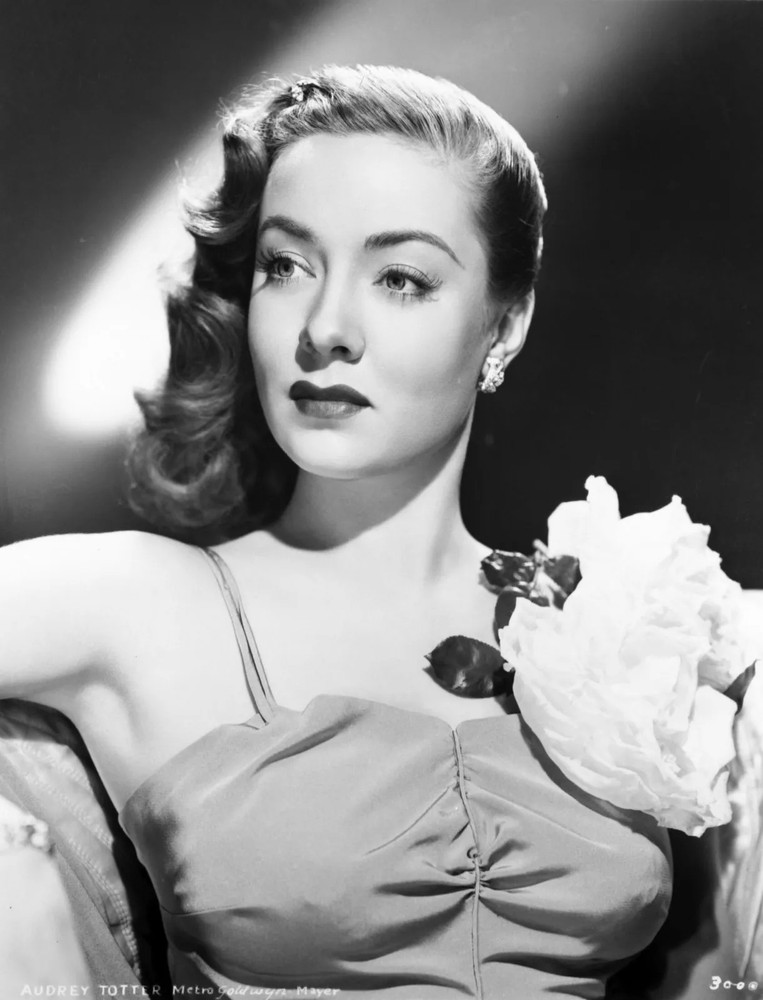 Audrey Totter With The Flower On The Shoulder 4x6 Picture Celebrity Print