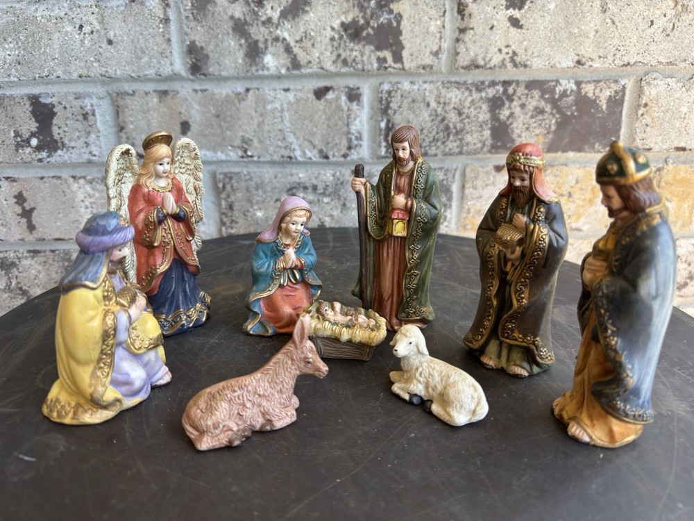 Vintage 9 Piece Ceramic Hand Painted Nativity Set Christmas Figurines.