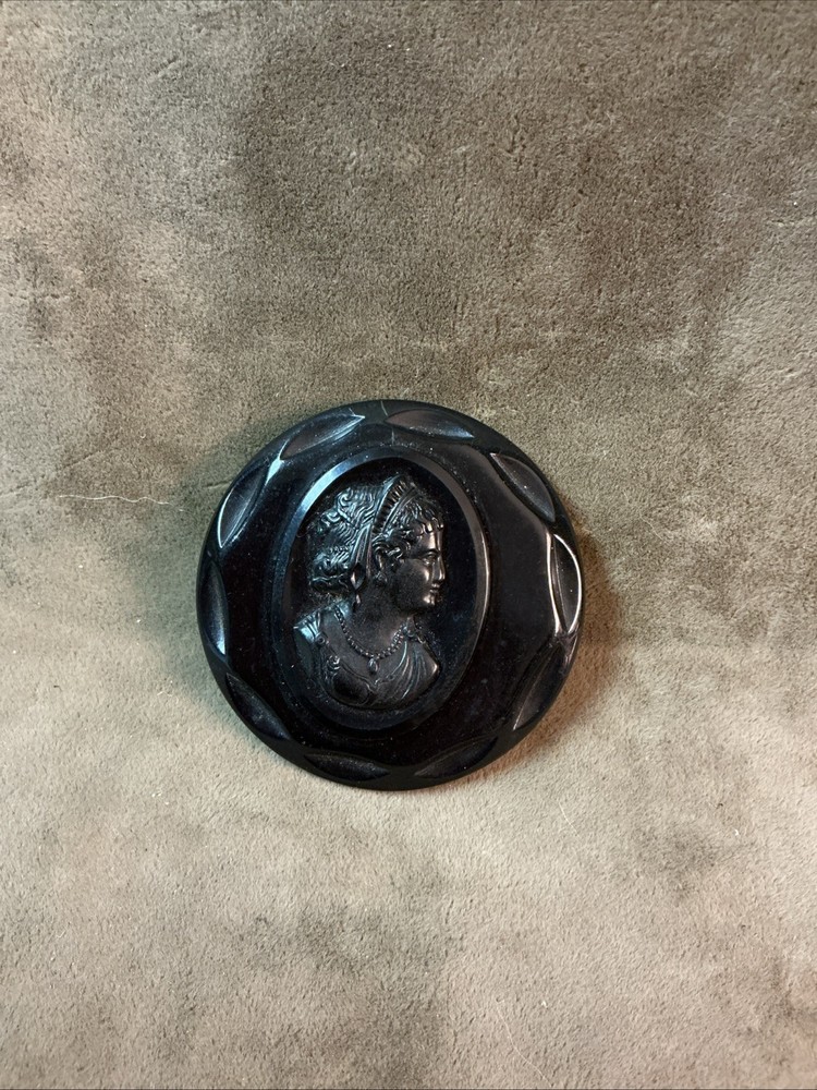 Vintage 1930s black Bakelite plastic cameo round pen with glued back