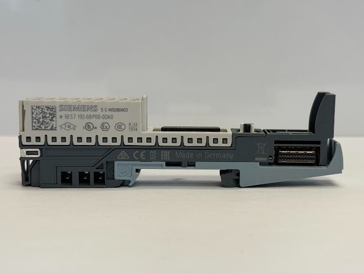SIEMENS 6ES7193-6BP00-0DA0 SIMATIC ET 200SP, BaseUnit BU15-P16+A0+2D.  New