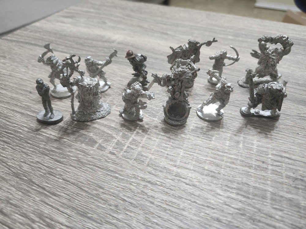 Vintage Dungeons And Dragon Metal Miniatures  Lot Of 12