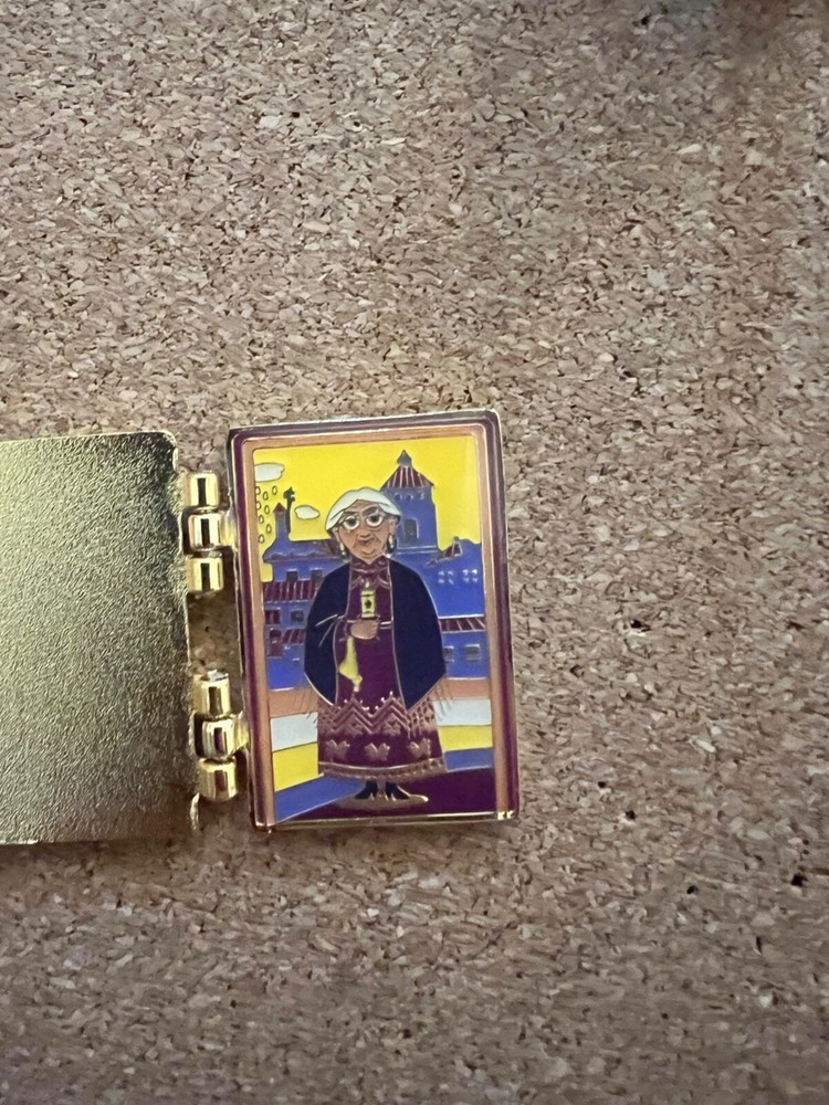 Disney Pin - Loungefly Encanto Hinged Door Series - Abuela Alma Madrigal - NEW-image