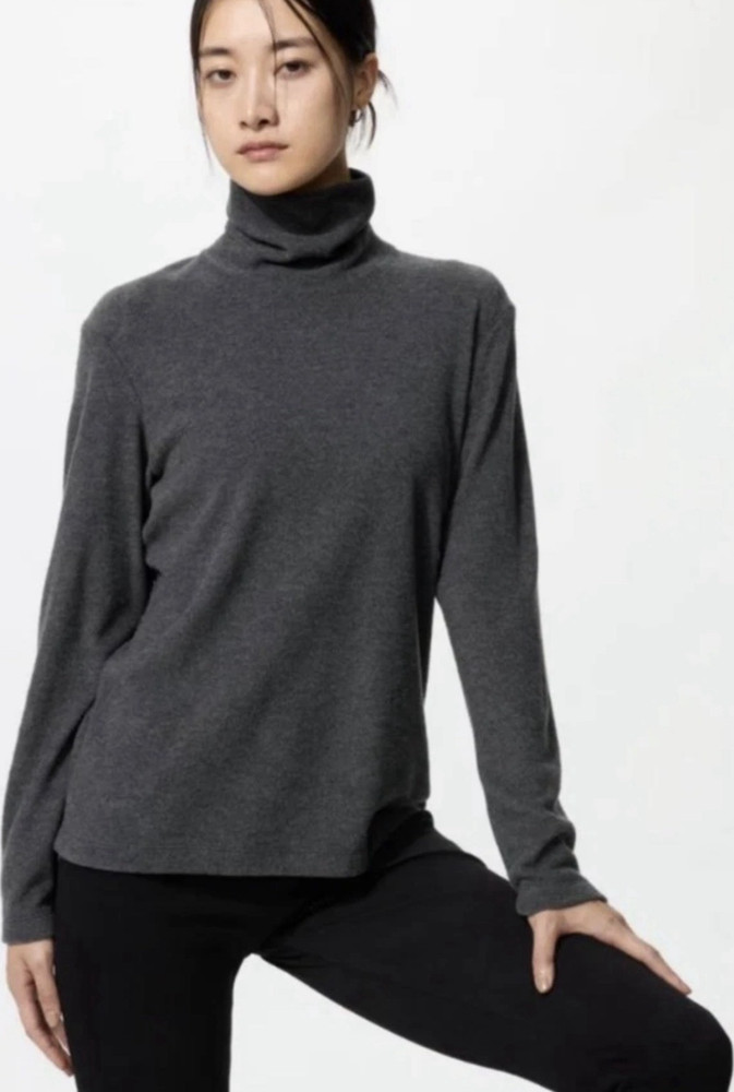 UNIQLO HEATTECH Fleece Turtleneck Long Sleeve T-Shirt Gray Size Medium 💫