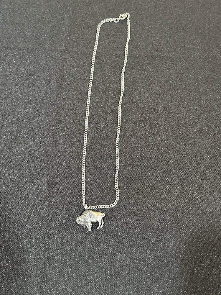 Vintage Signed Avon Pewter Buffalo Bison Pendant Necklace - Silver Tone. Nice!