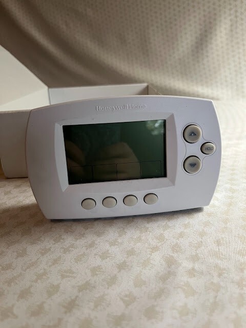 Honeywell Wi-Fi 7-Day Programmable Thermostat (RTH6580WF)