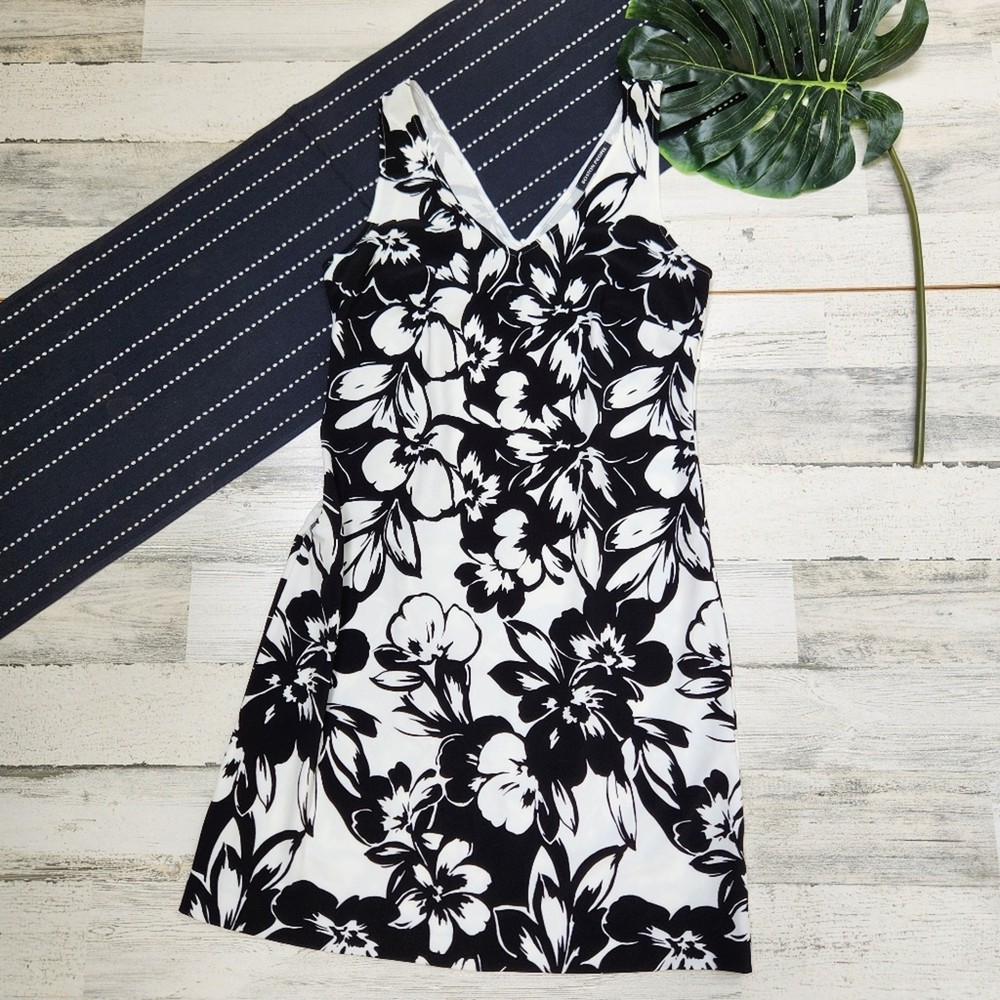 Boston Proper Beyond Travel Contrast Fleurs Print V Neck Short Dress Size M