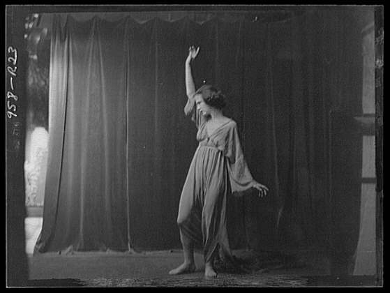 Isadora Duncan dancer,fabric,clothing,women,performer,k,Arnold Genthe,1915