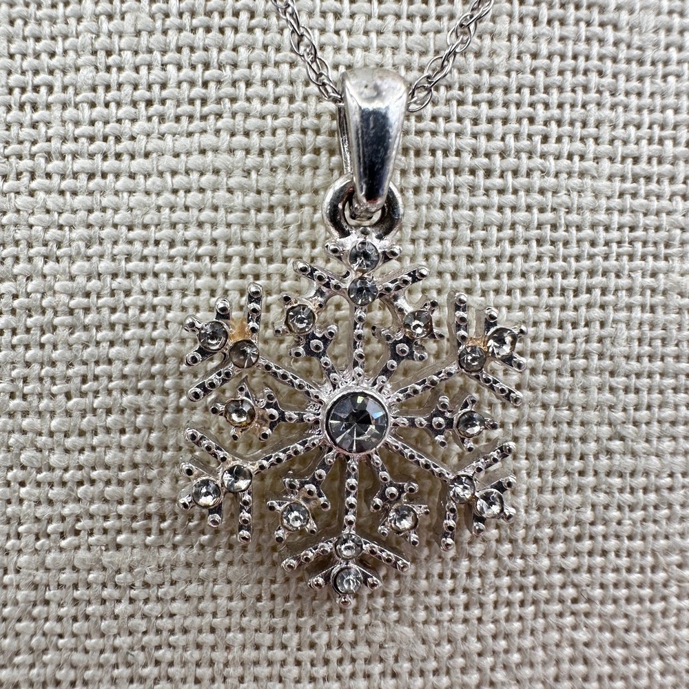 Vintage 90s Clear Rhinestones Snowflake Silver Tone Pendant Necklace Jewelry