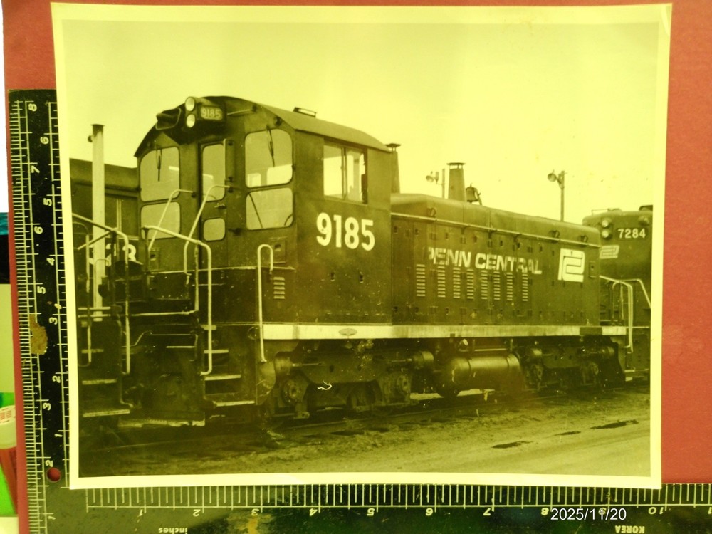 PENN CENTRAL RAILROAD DIESEL LOCOMOTIVE #9185 in YARD AREA PHOTO 1960's