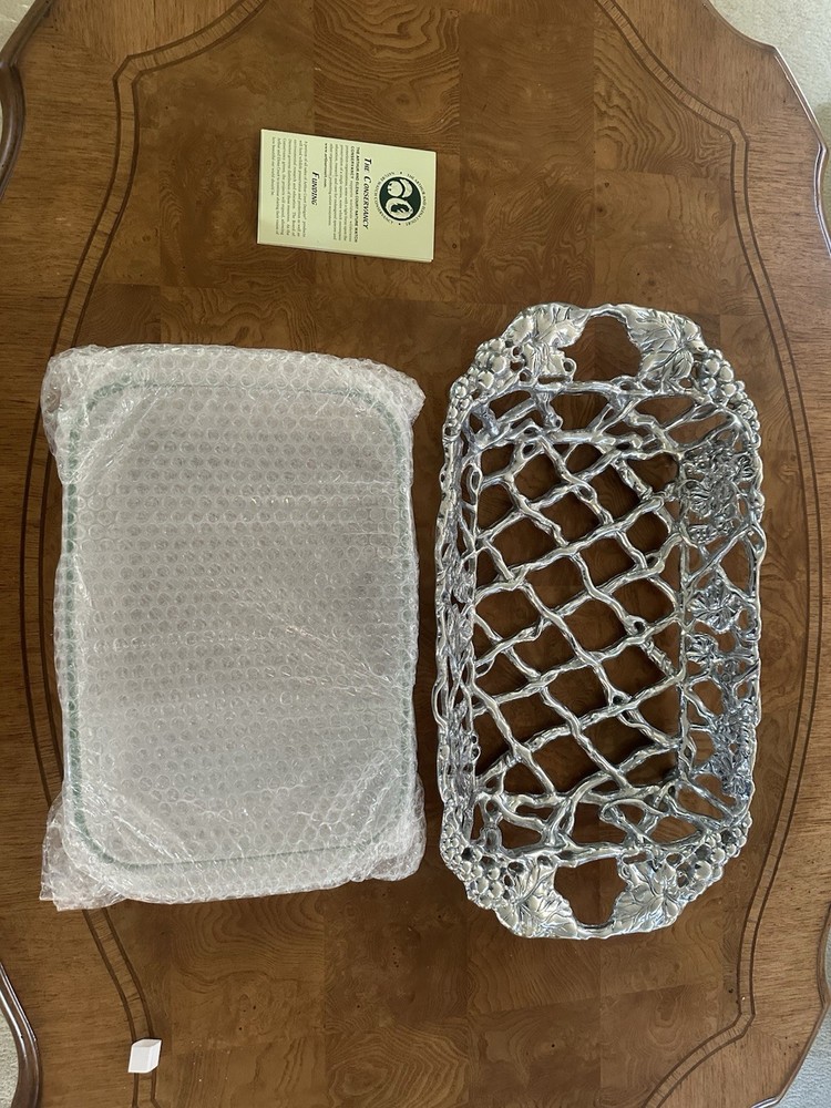 Vintage Arthur Court 1998 Grape Vine Casserole Holder including Pyrex dish