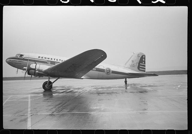 Photo:Washington DC Municipal Airport 1941 Pennsy Plane Taxiing