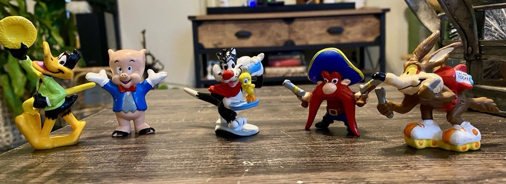 Vintage 1990 Shell Gas Station Looney Tunes Complete 5-Figure Set