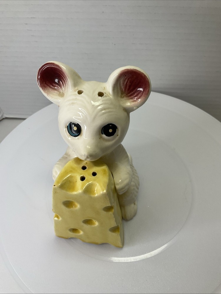 Vintage - Large Ceramic Mouse Holding Cheese Salt and Pepper Shakers, Japan