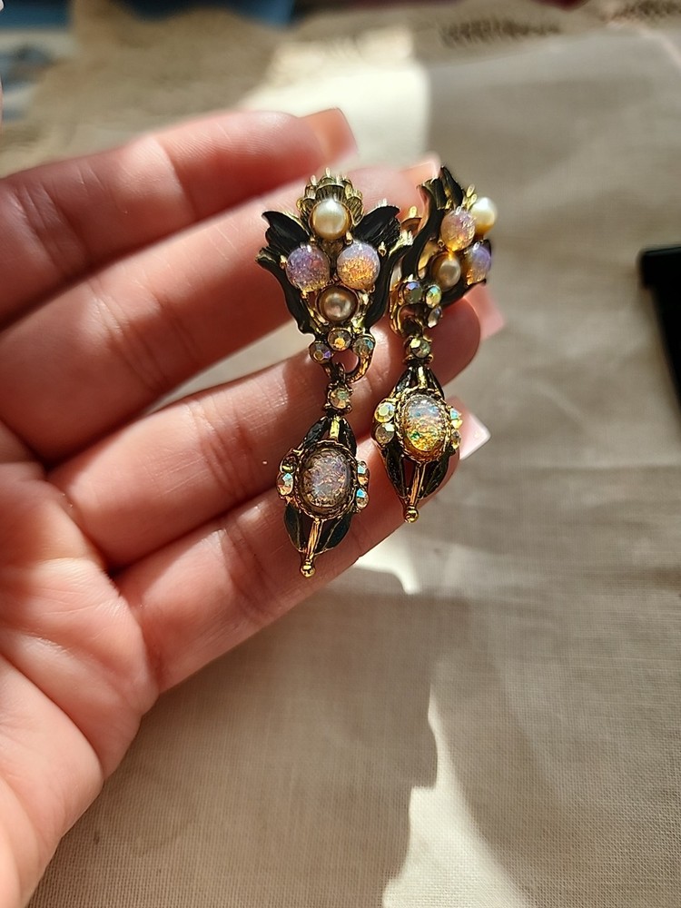 Vintage Gold Tone Clip On Earrings