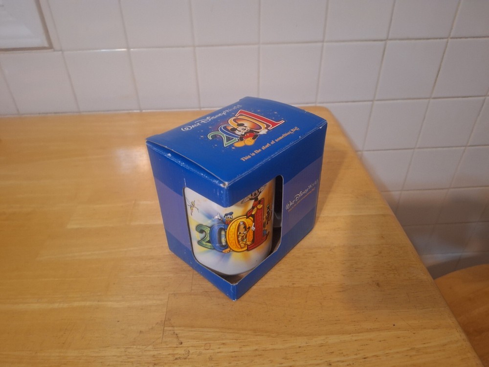 2001 Disney World Mickey & Friends Collectible Coffee Mug New
