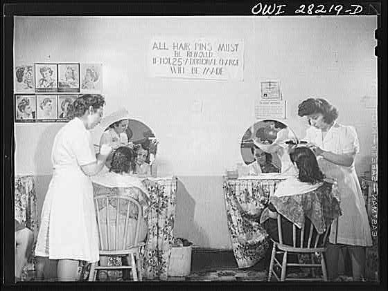 Photo:Buffalo New York 1930s Hair Salon Widow Mother with Six Children