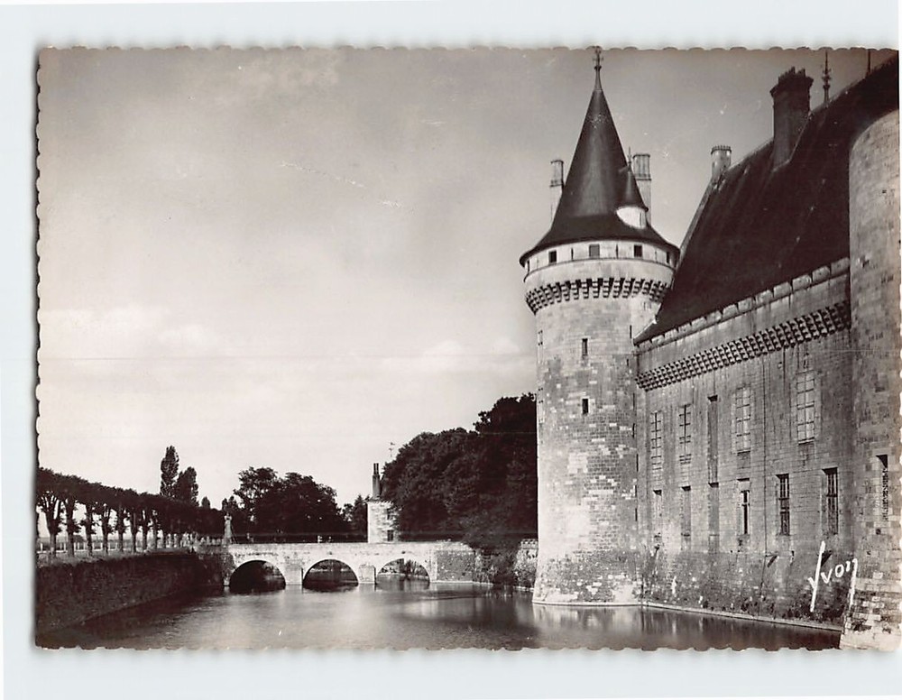 Postcard Le Château féodal Sully sur Loire France