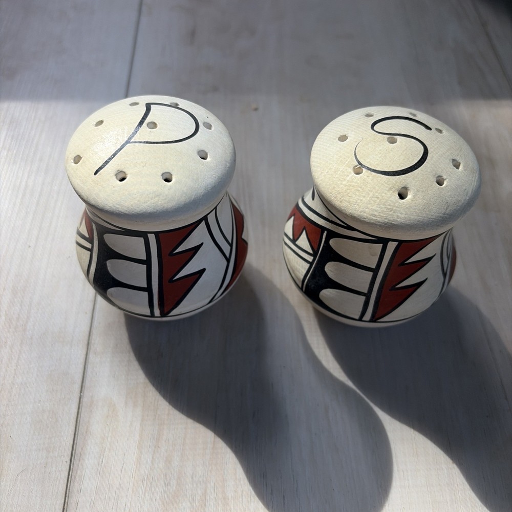 Vintage Navajo Painted Ceramic Salt And Pepper Shakers Set Signed Native NA