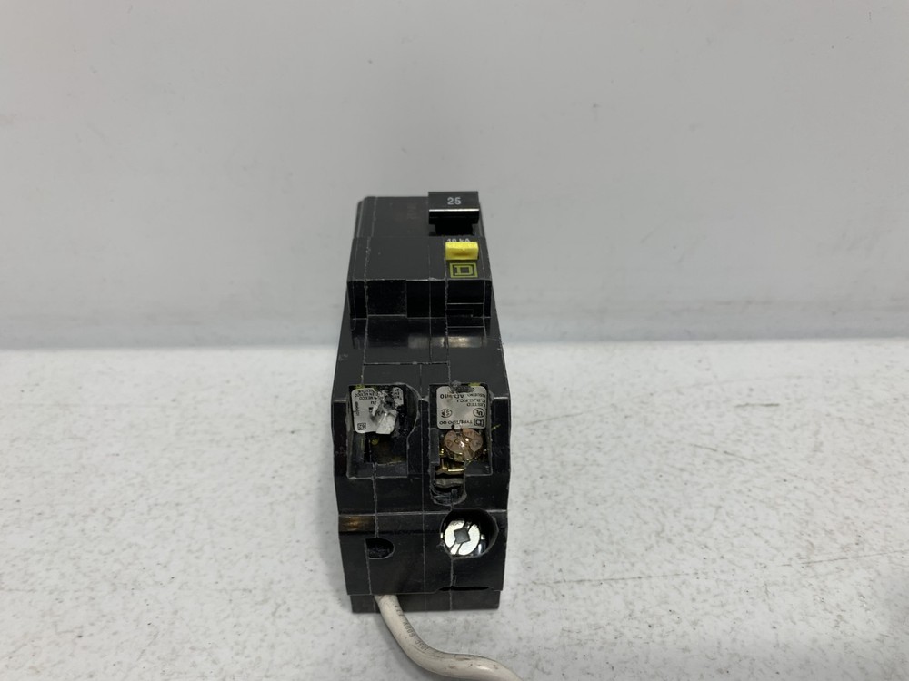 Square D QO225 Circuit Breaker 2-Pole 25A 120/240V