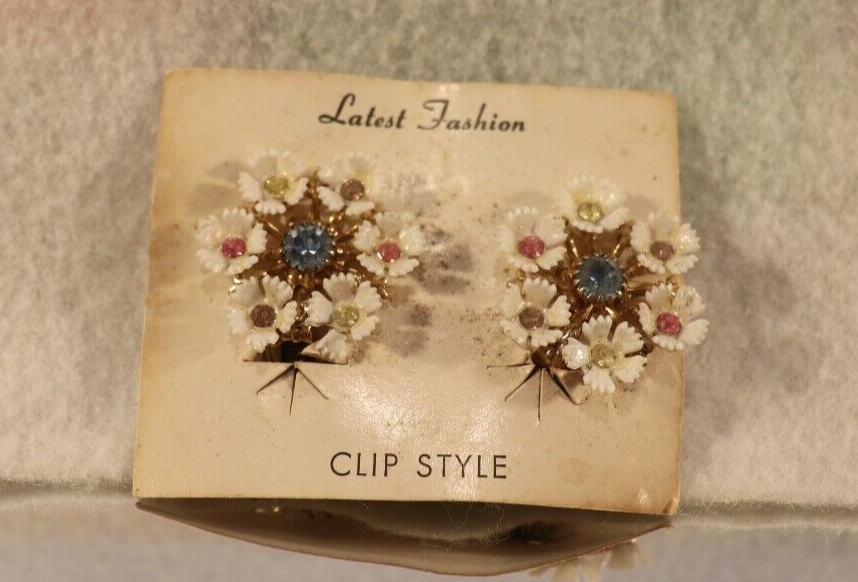 VINTAGE HENRY PRODUCTS N Y C CLIP-ON EARRINGS MULTI COLORED RHINESTONES 40`S-50S