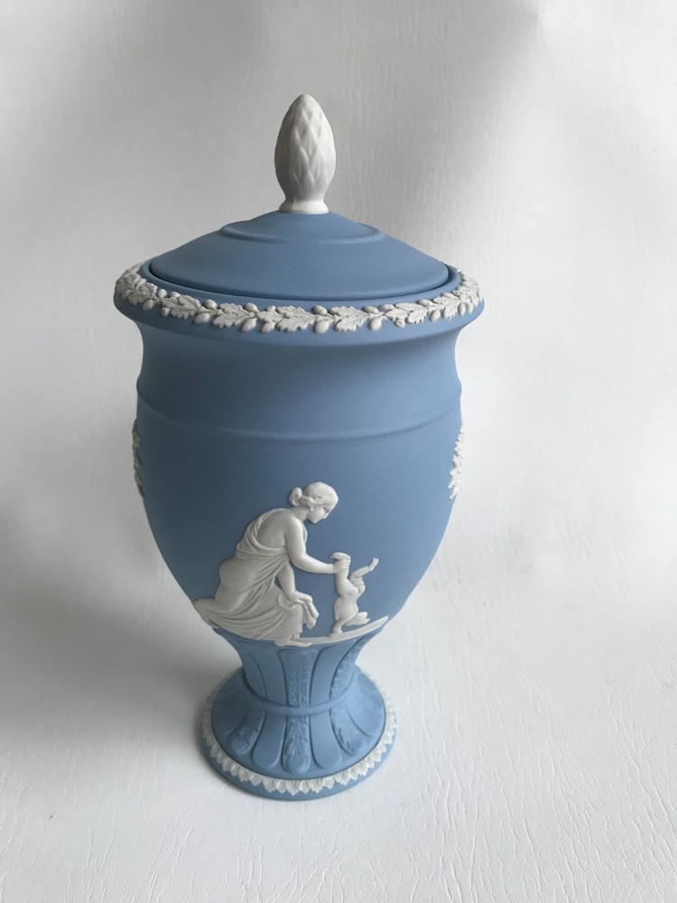 Wedgwood Blue Jasperware Achilles Urn and Lid in excellent condition-image