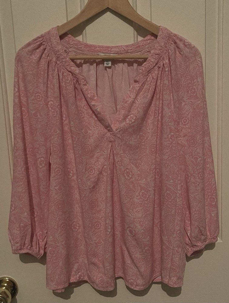 Woman’s Crown And Ivy Top- Size XL