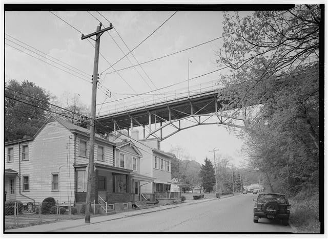 Photo:Davis Avenue Bridge Neighborhood Streetscape 1900s Houses Roadcars