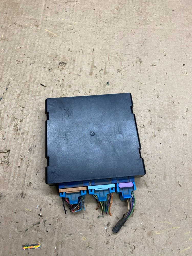 2002-2005 Chevrolet Astro Body Control Unit BCM 15095334 Module 352-5d7