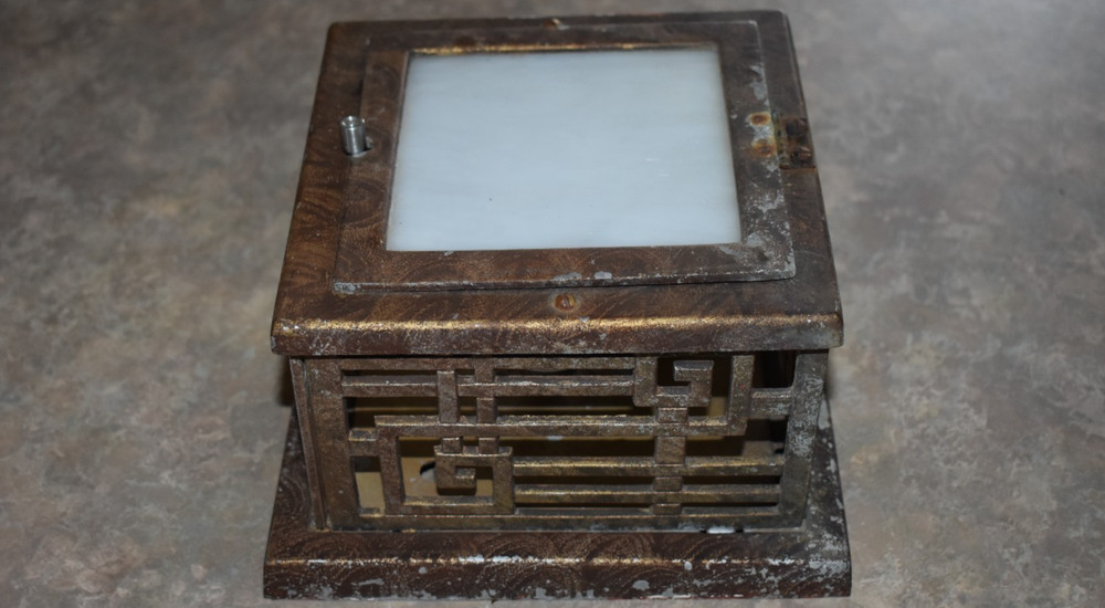 Vintage Puzzle Cage Light Metal Wall Sconce Fixture (Sr)