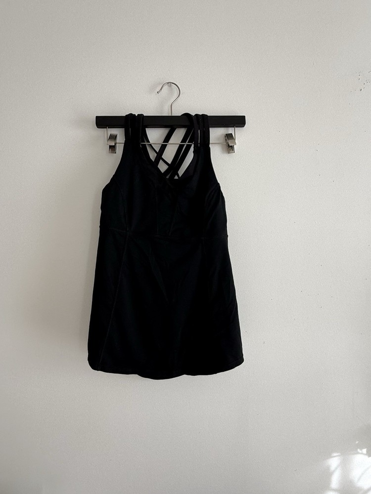 ✿ Lululemon Black Criss Cross Back Athletic Tank Top Built-In Bra Size 6