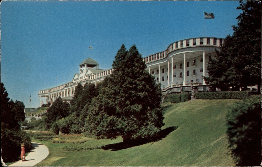 Michigan Mackinac Island Grand Hotel ~ 1950 vintage postcard sku457