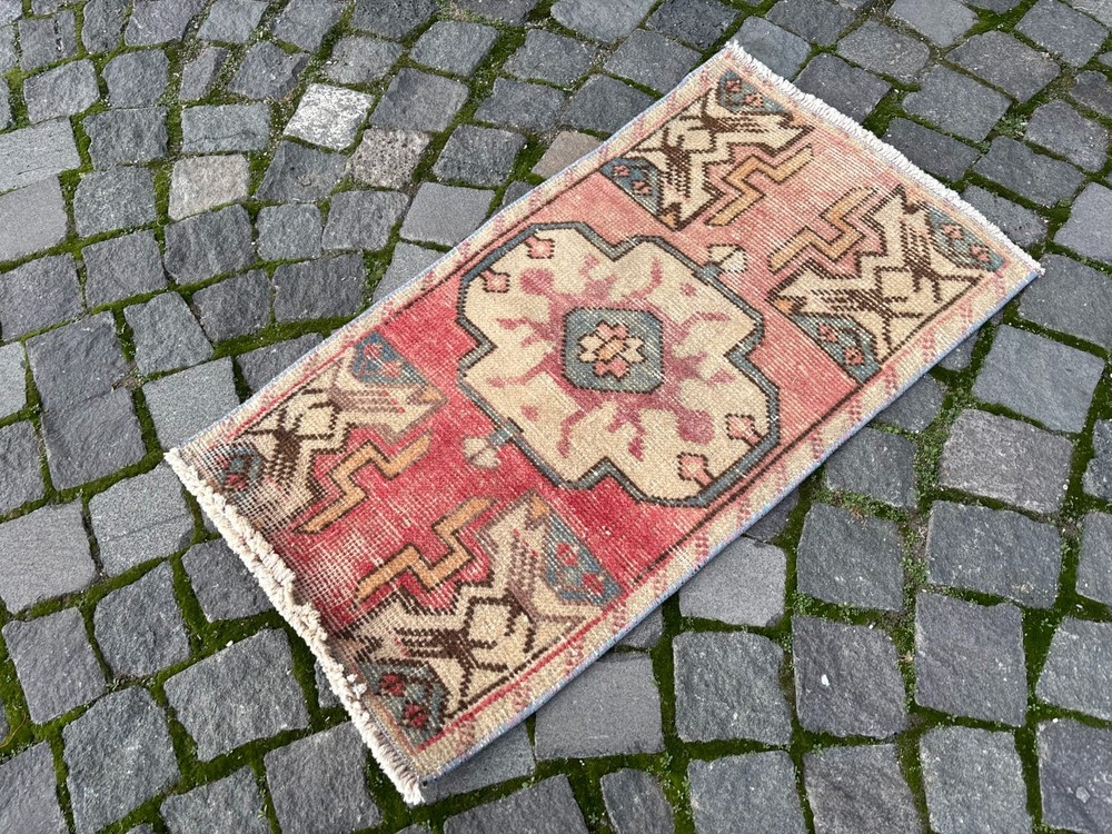Turkish Small ug, Vintage rug, Handmade wool rug, Entryway rug 1,5 x 2,8 ft