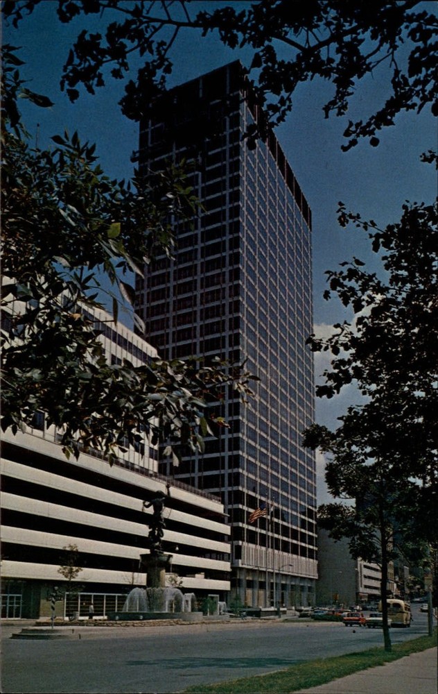 Commerce Tower Kansas City Missouri fountain ~ 1950s-60s vintage postcard