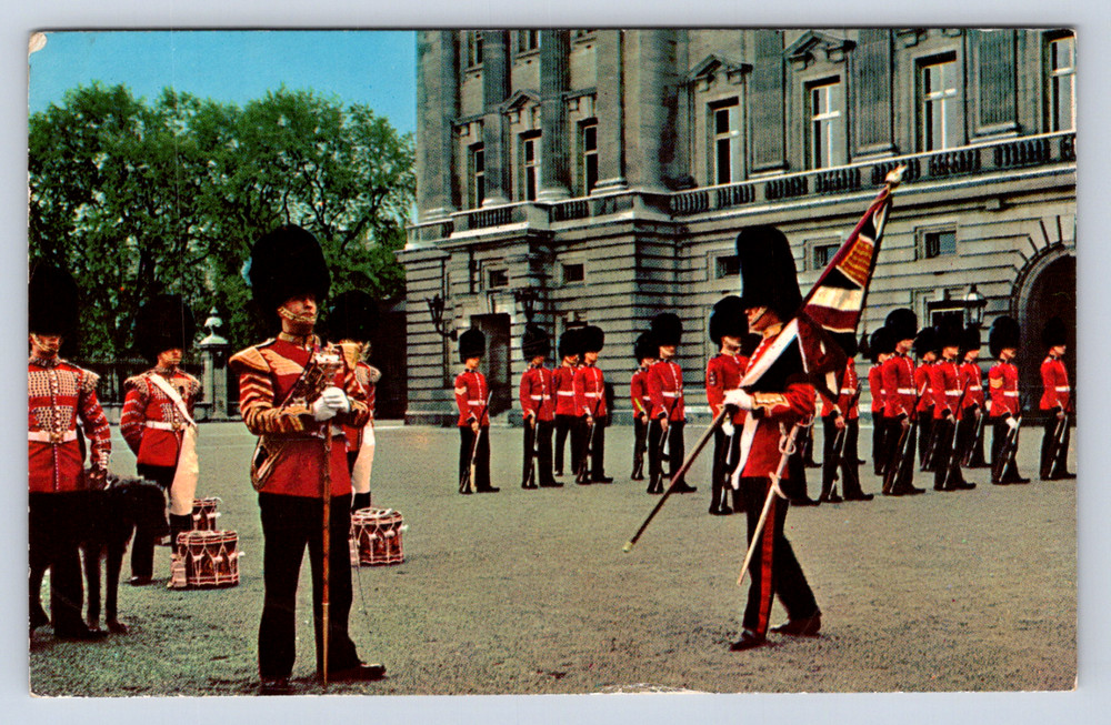 Vintage Postcard Buckingham Palace Guards London