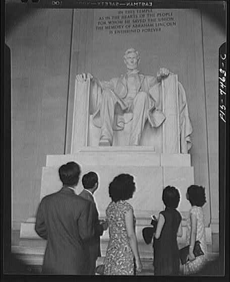 Photo:Lincoln Memorial Washington DC 1930s visitors statue interior
