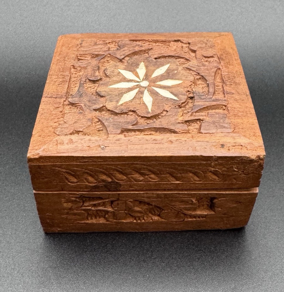 Vintage Hinged Hand-carved WOODEN Trinket Box with Inlay 4