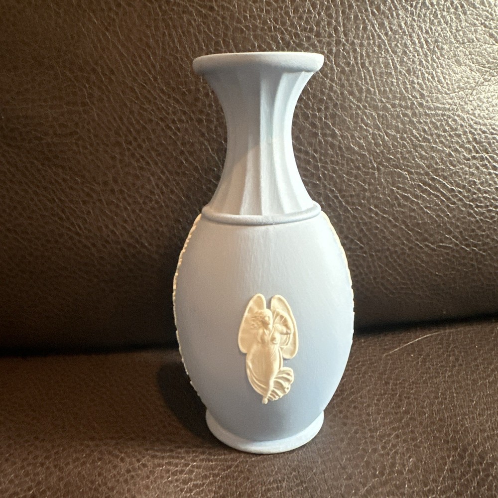 Elegant Vintage Wedgwood Pale Blue Jasperware Horae 5 3/4
