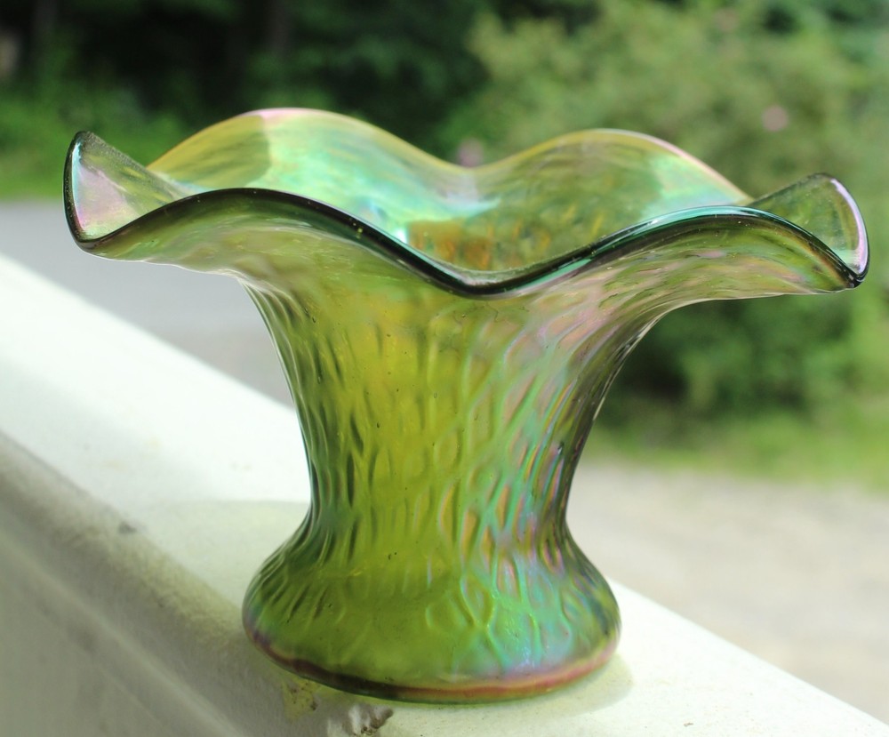ANTIQUE Art Glass IRIDESCENT Vase RUFFLED EDGE Maker? LOVELY!